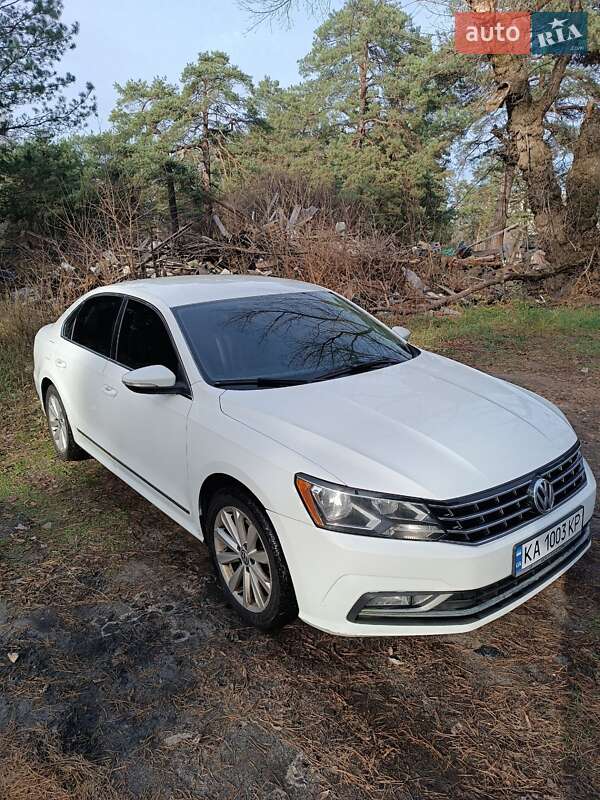 Седан Volkswagen Passat 2016 в Киеве