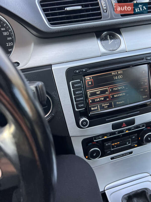 Универсал Volkswagen Passat 2011 в Киеве