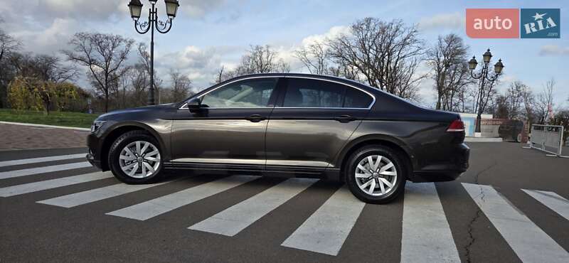Седан Volkswagen Passat 2016 в Одессе