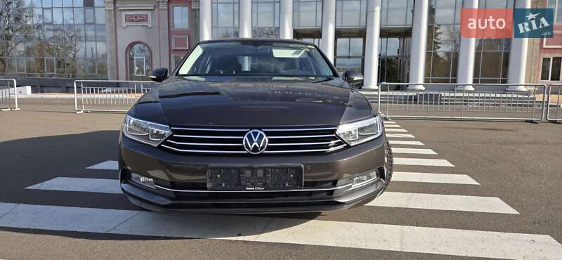 Седан Volkswagen Passat 2016 в Одессе