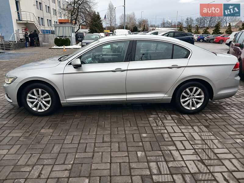 Седан Volkswagen Passat 2017 в Львове