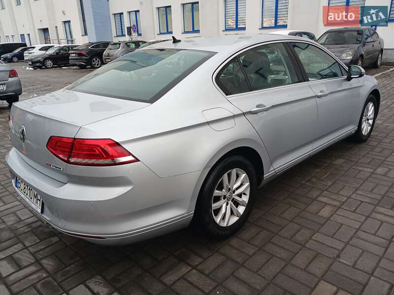 Седан Volkswagen Passat 2017 в Львове