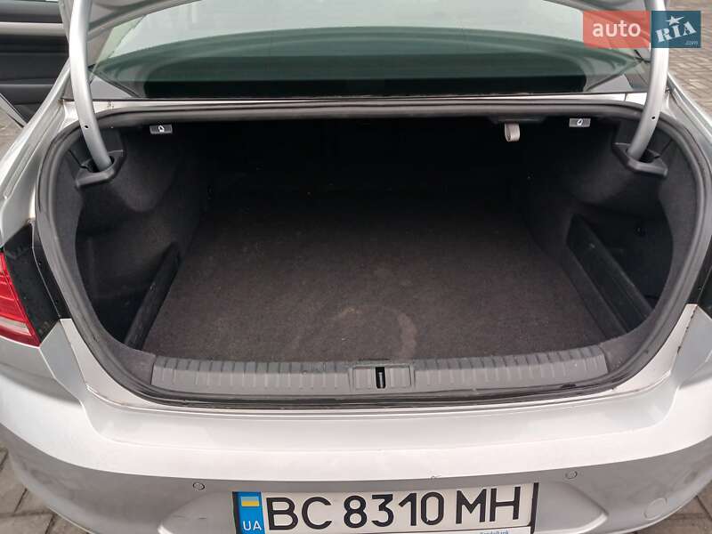 Седан Volkswagen Passat 2017 в Львове