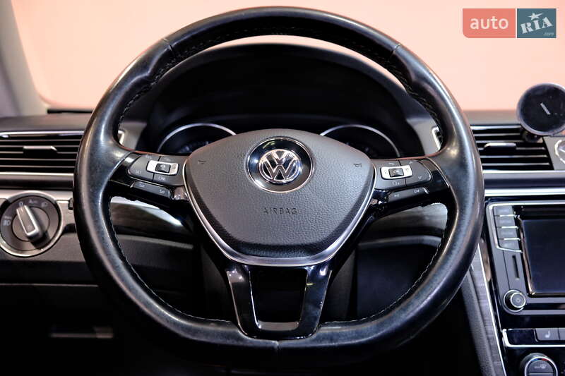 Седан Volkswagen Passat 2017 в Одесі