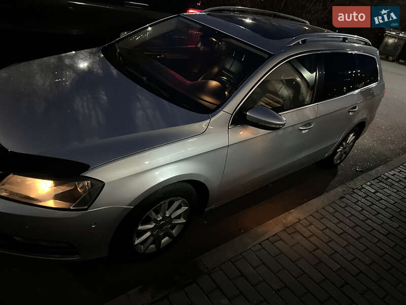 Универсал Volkswagen Passat 2011 в Киеве