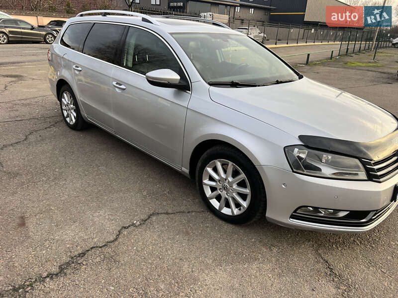 Универсал Volkswagen Passat 2011 в Киеве