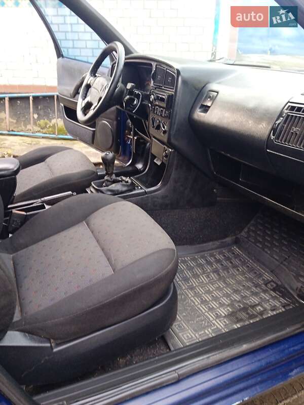 Универсал Volkswagen Passat 1992 в Томашполе