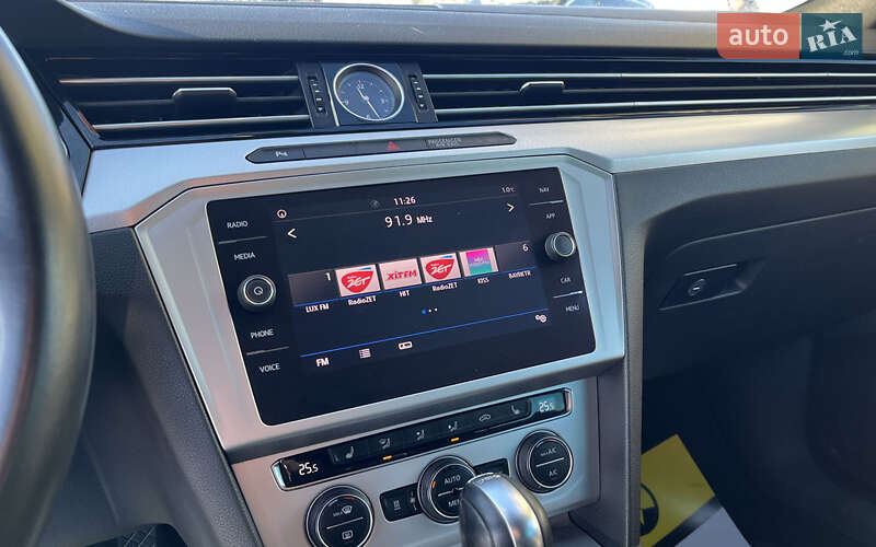 Универсал Volkswagen Passat 2019 в Стрые