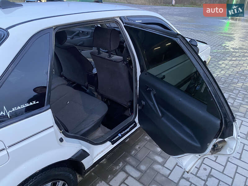 Седан Volkswagen Passat 1991 в Шепетівці