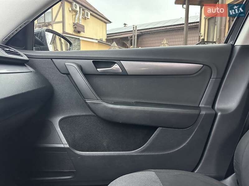 Универсал Volkswagen Passat 2014 в Хмельницком