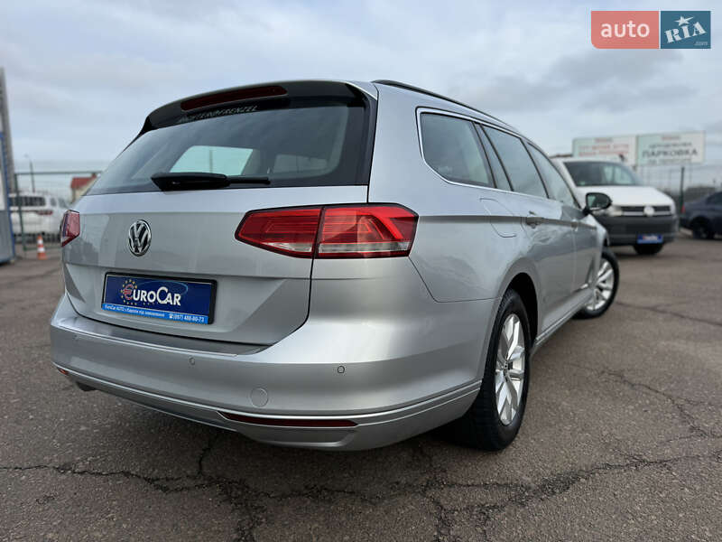 Универсал Volkswagen Passat 2018 в Киеве