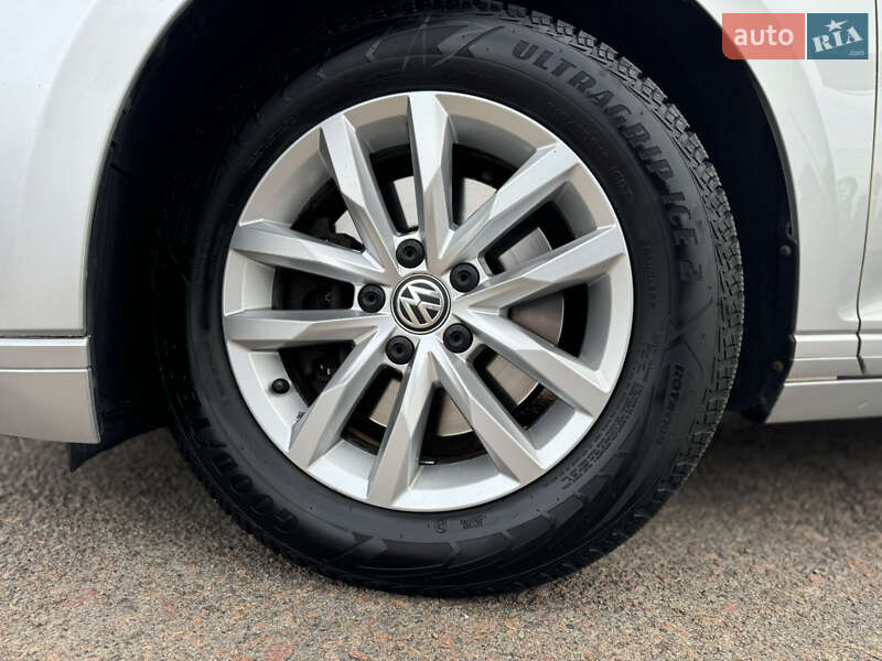 Универсал Volkswagen Passat 2018 в Киеве