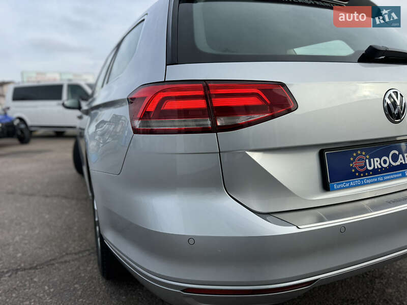 Универсал Volkswagen Passat 2018 в Киеве