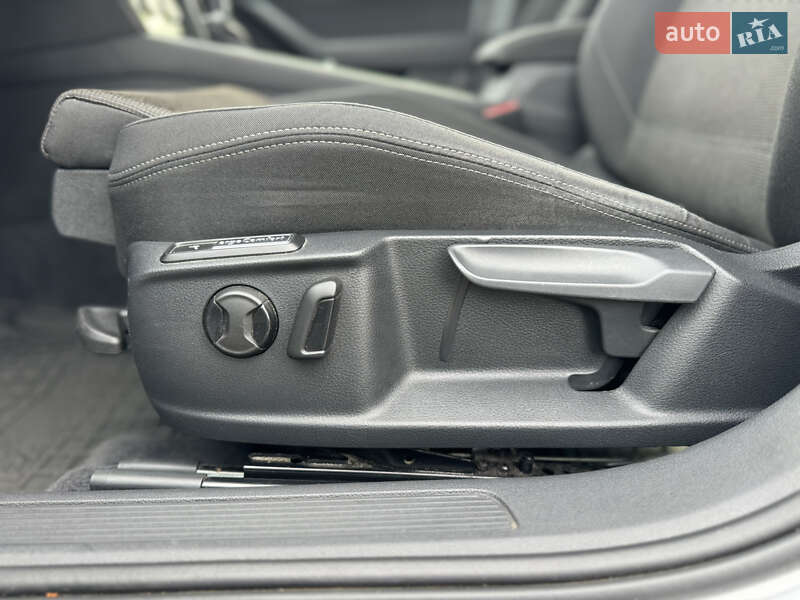 Универсал Volkswagen Passat 2018 в Киеве