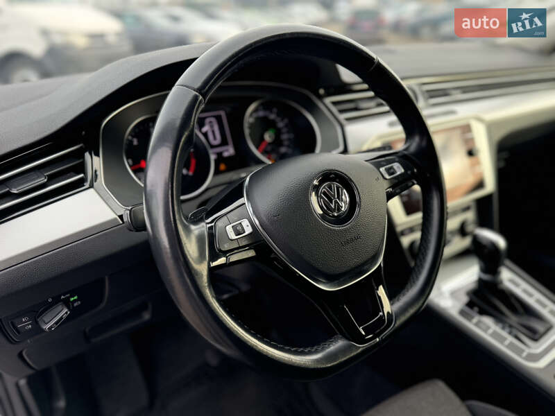 Универсал Volkswagen Passat 2018 в Киеве