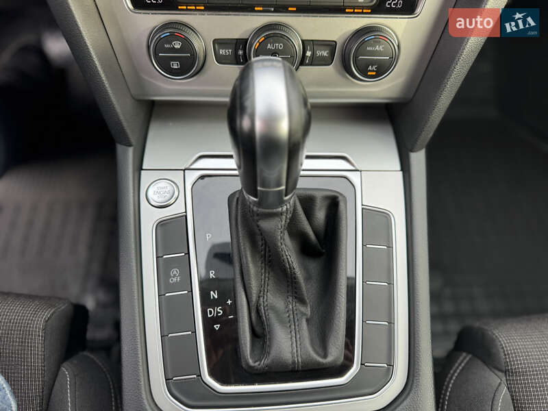 Универсал Volkswagen Passat 2018 в Киеве