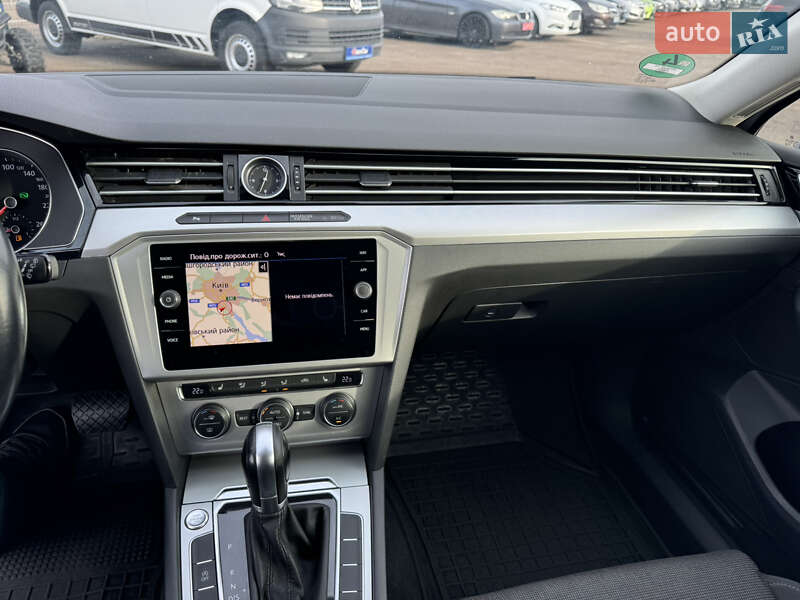 Универсал Volkswagen Passat 2018 в Киеве