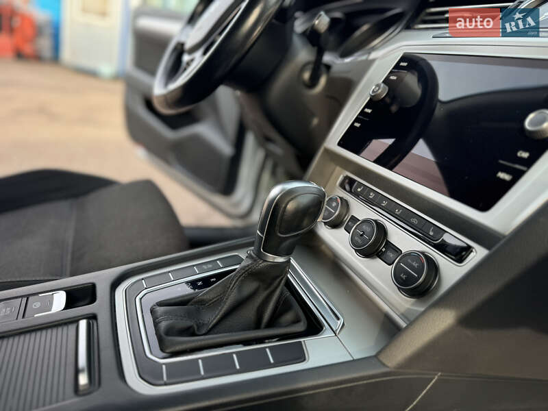 Универсал Volkswagen Passat 2018 в Киеве