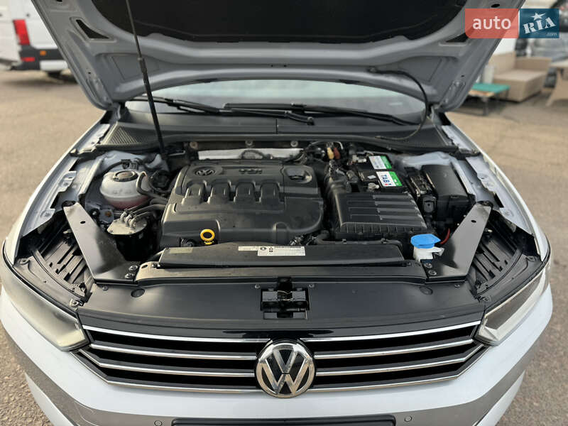 Универсал Volkswagen Passat 2018 в Киеве