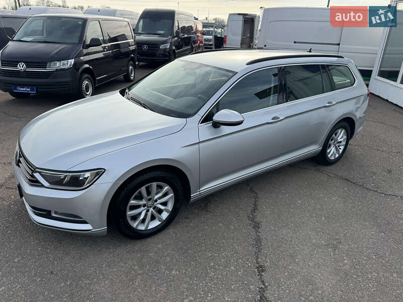Универсал Volkswagen Passat 2018 в Киеве