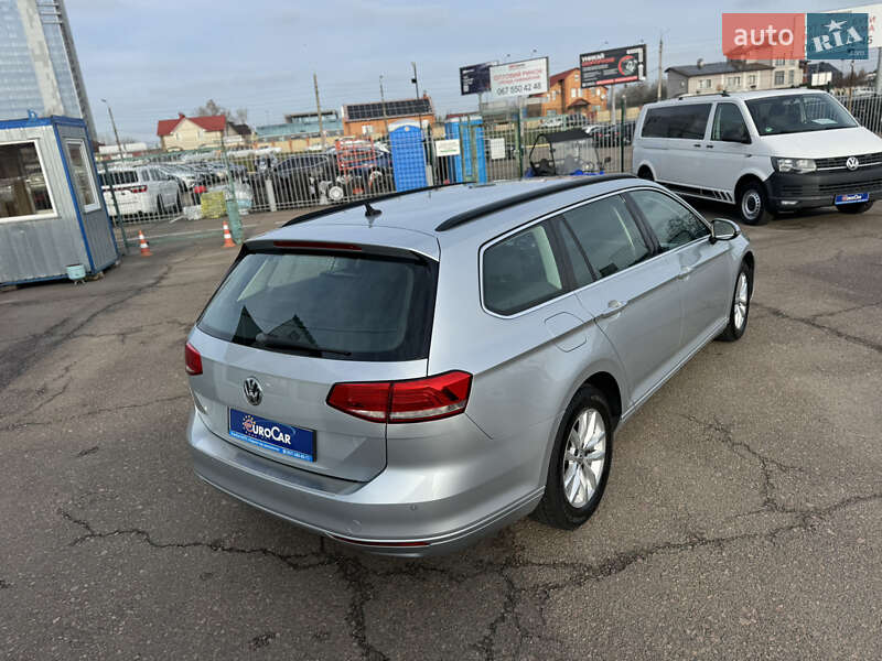 Универсал Volkswagen Passat 2018 в Киеве
