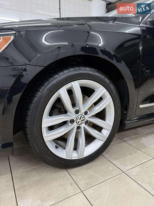 Седан Volkswagen Passat 2016 в Киеве