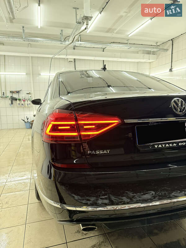 Седан Volkswagen Passat 2016 в Киеве