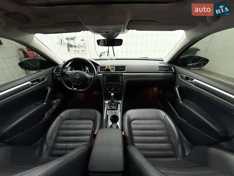 Седан Volkswagen Passat 2016 в Киеве