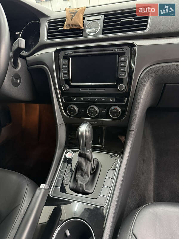 Седан Volkswagen Passat 2016 в Киеве