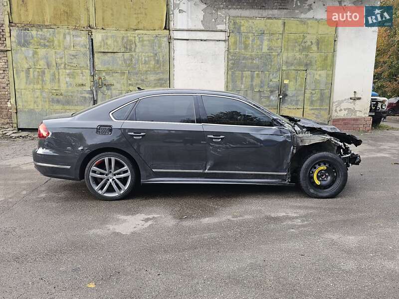 Седан Volkswagen Passat 2016 в Киеве
