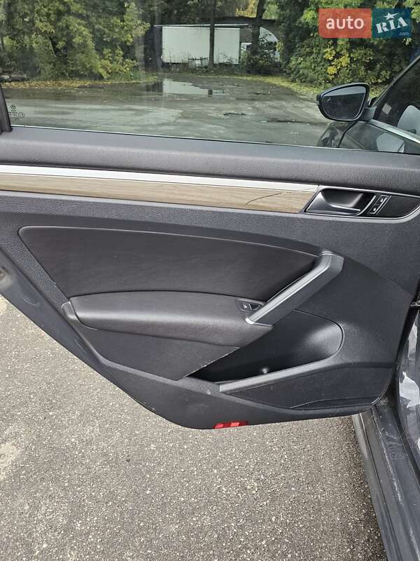 Седан Volkswagen Passat 2016 в Киеве