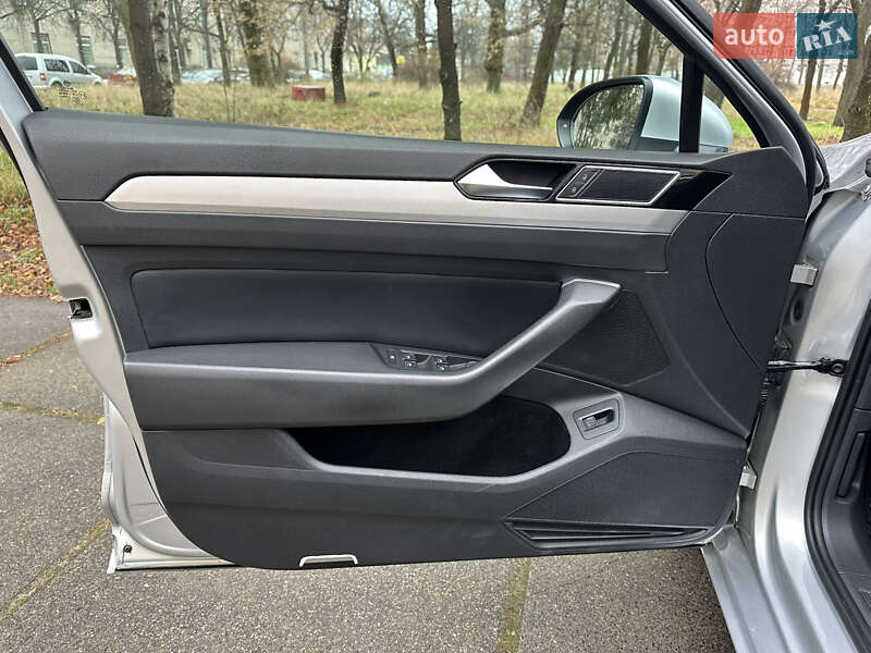 Универсал Volkswagen Passat 2015 в Киеве