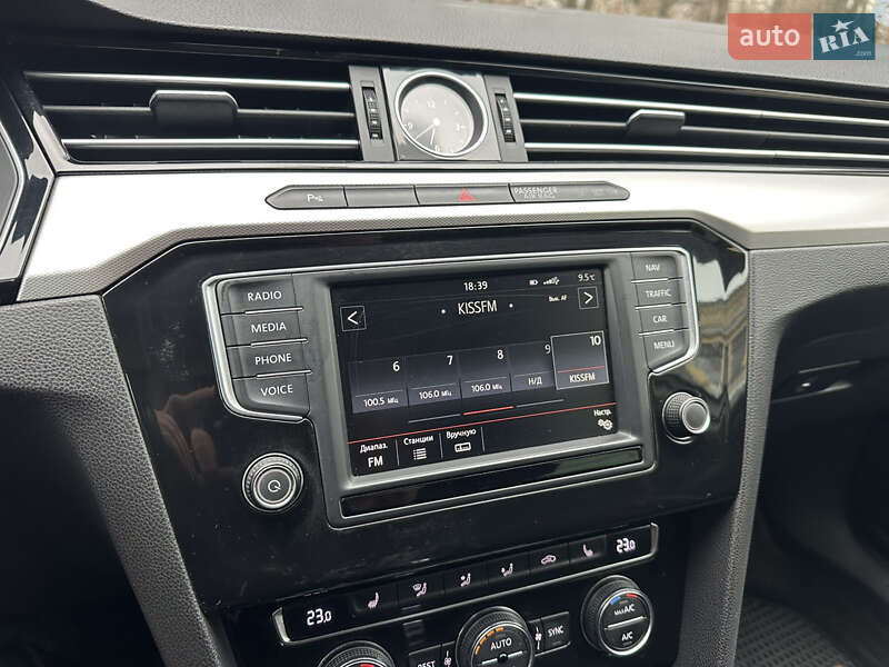 Универсал Volkswagen Passat 2015 в Киеве