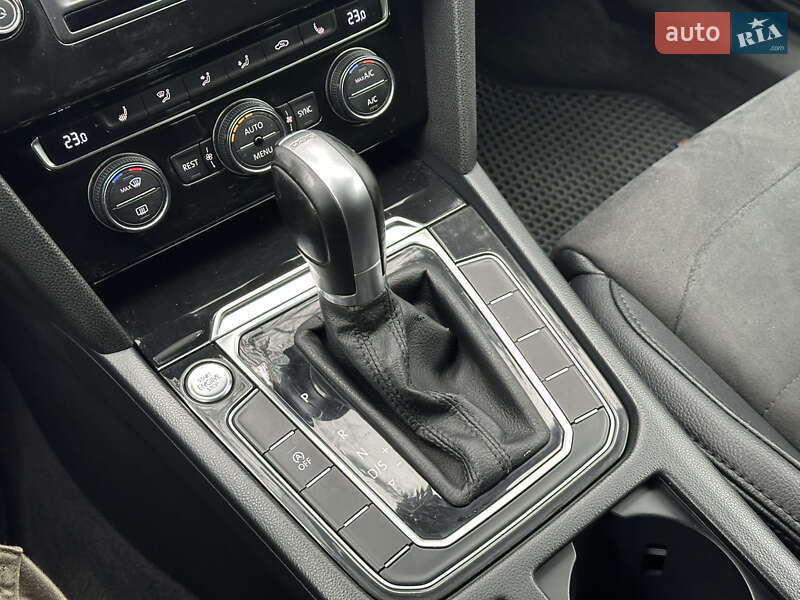 Универсал Volkswagen Passat 2015 в Киеве