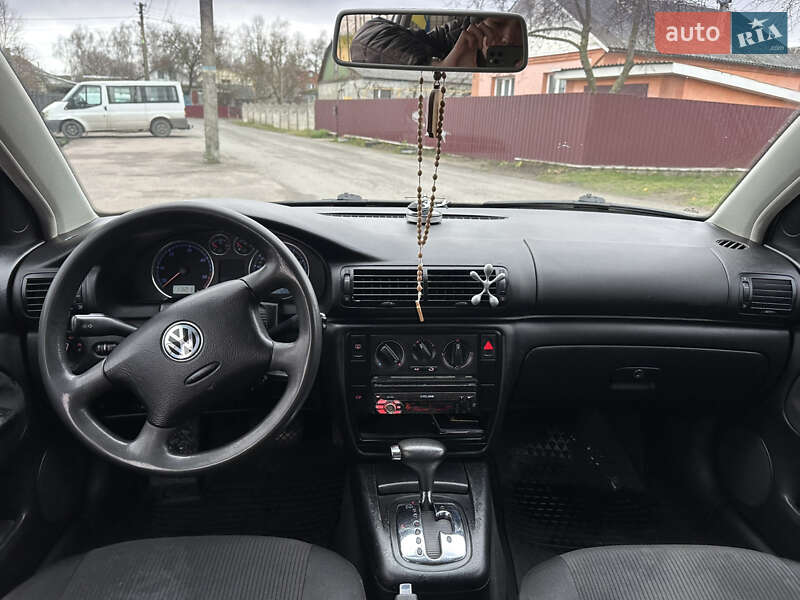 Универсал Volkswagen Passat 2002 в Звягеле