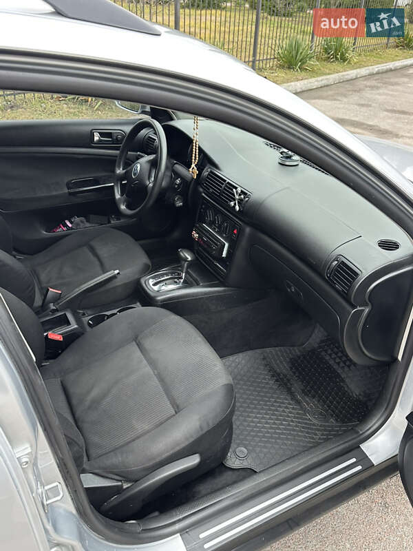 Универсал Volkswagen Passat 2002 в Звягеле