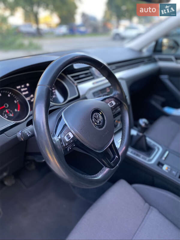 Седан Volkswagen Passat 2016 в Хмельницком