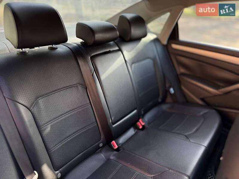 Седан Volkswagen Passat 2014 в Николаеве