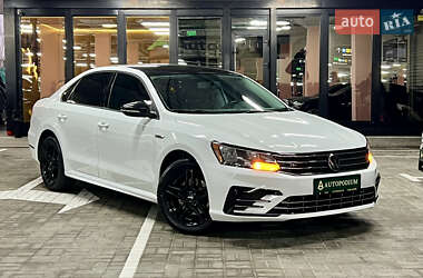 Седан Volkswagen Passat 2018 в Киеве