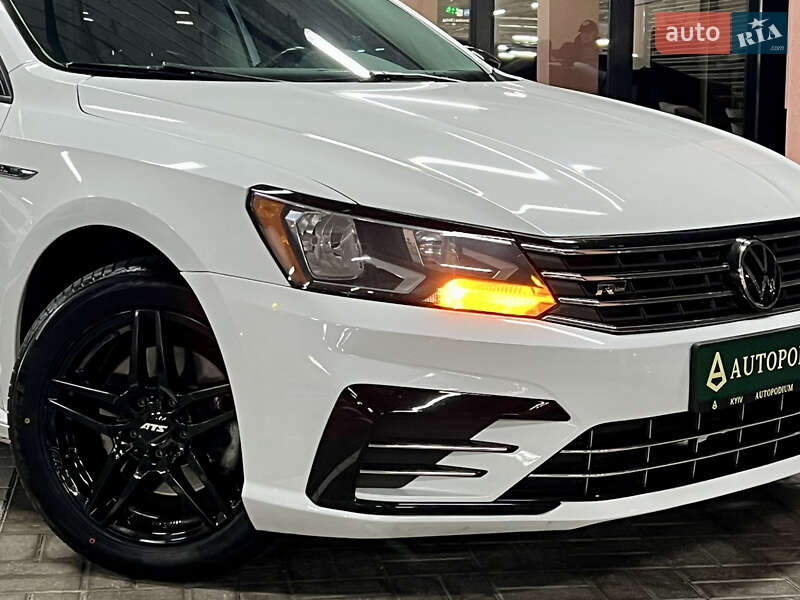 Седан Volkswagen Passat 2018 в Киеве