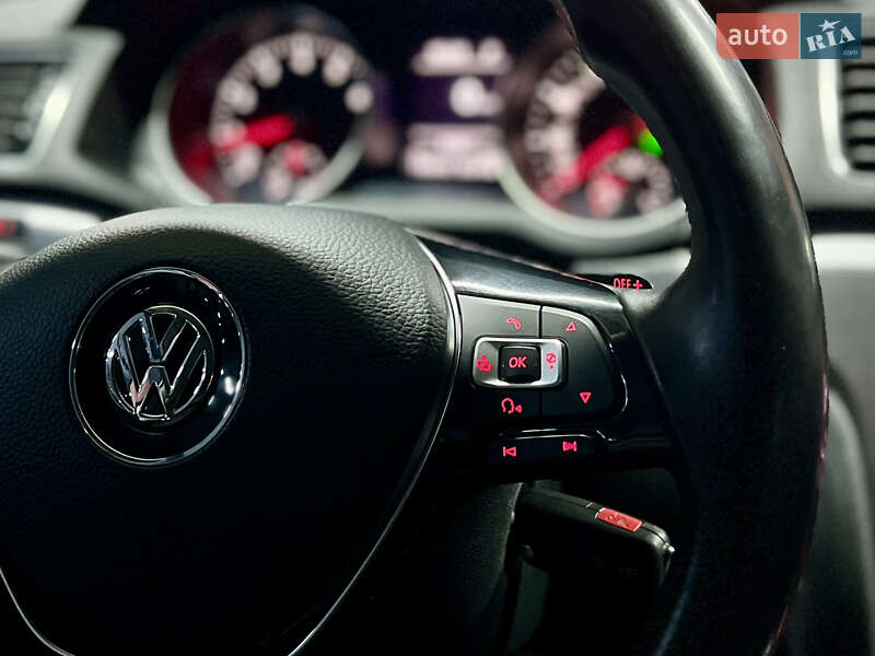 Седан Volkswagen Passat 2018 в Киеве