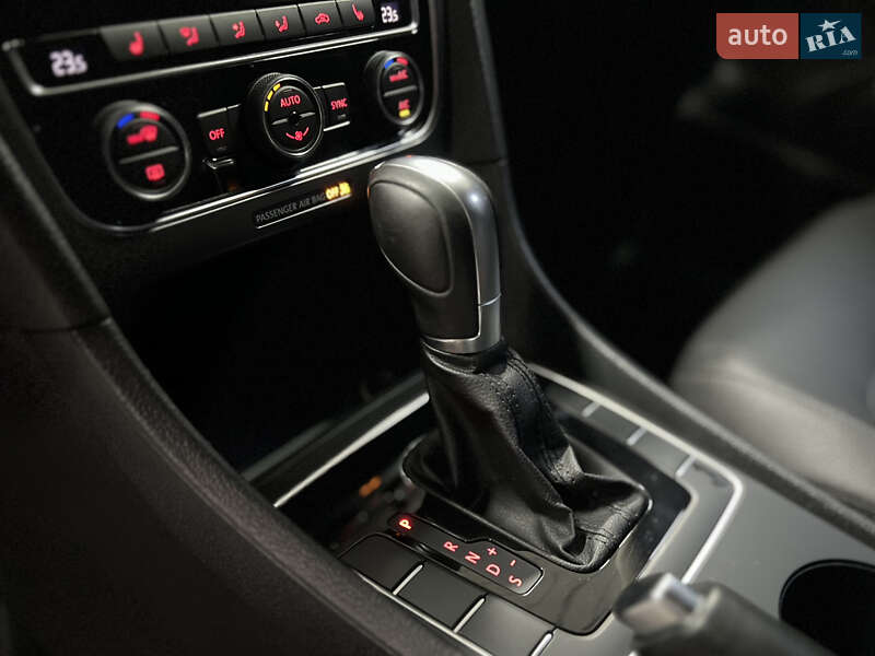 Седан Volkswagen Passat 2018 в Киеве