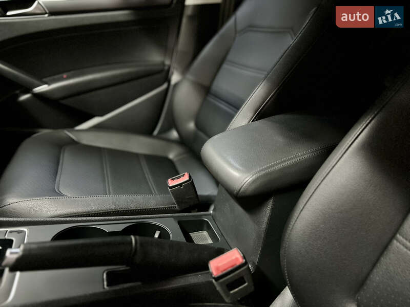 Седан Volkswagen Passat 2018 в Киеве