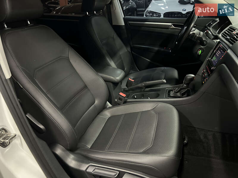 Седан Volkswagen Passat 2018 в Киеве