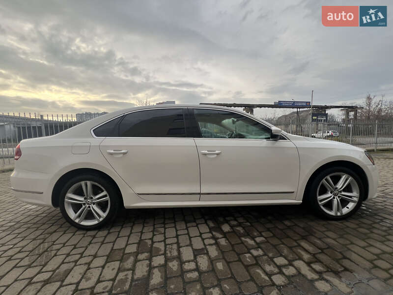 Седан Volkswagen Passat 2014 в Ивано-Франковске