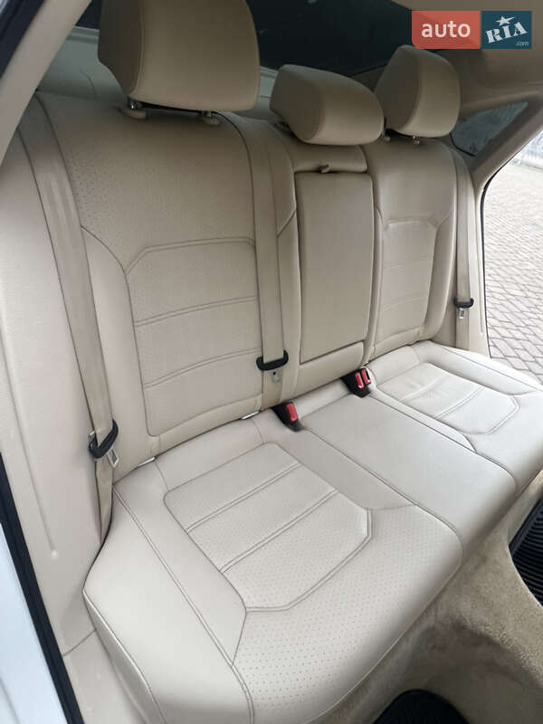 Седан Volkswagen Passat 2014 в Ивано-Франковске