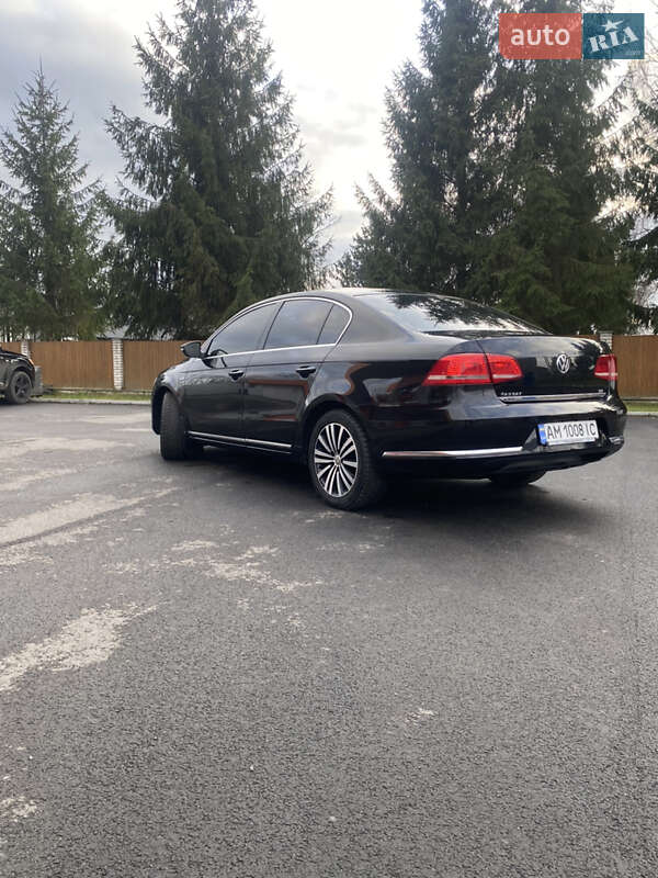 Седан Volkswagen Passat 2011 в Звягеле