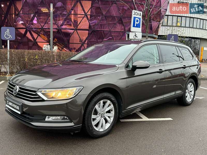 Универсал Volkswagen Passat 2017 в Киеве