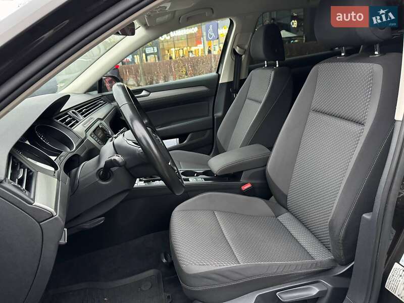 Универсал Volkswagen Passat 2017 в Киеве