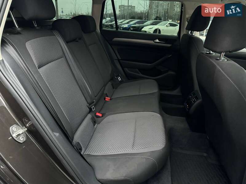 Универсал Volkswagen Passat 2017 в Киеве